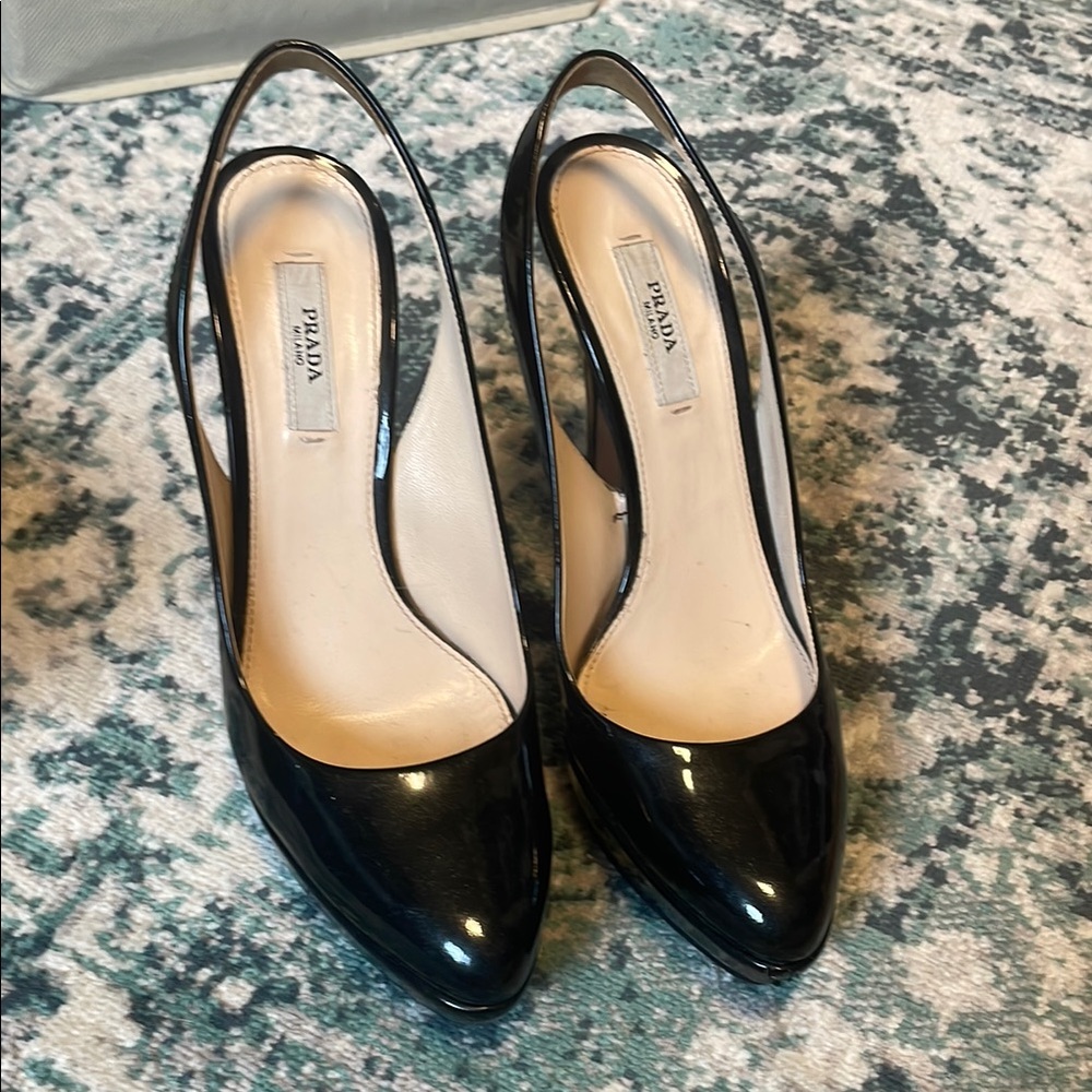 ☀️035Prada Black Patent Leather Slingback Heels